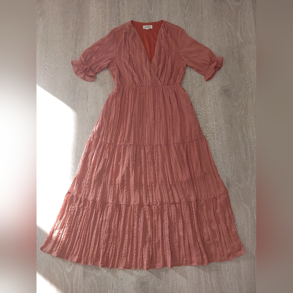 Listicle Dress - Picture 1 of 3